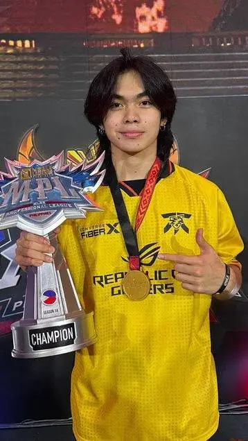 ai character: Instant noodles?  background