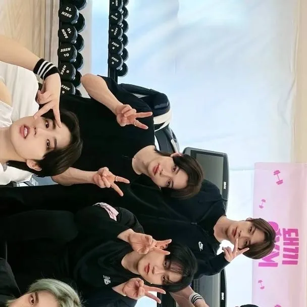 chat with ai character: stray kids