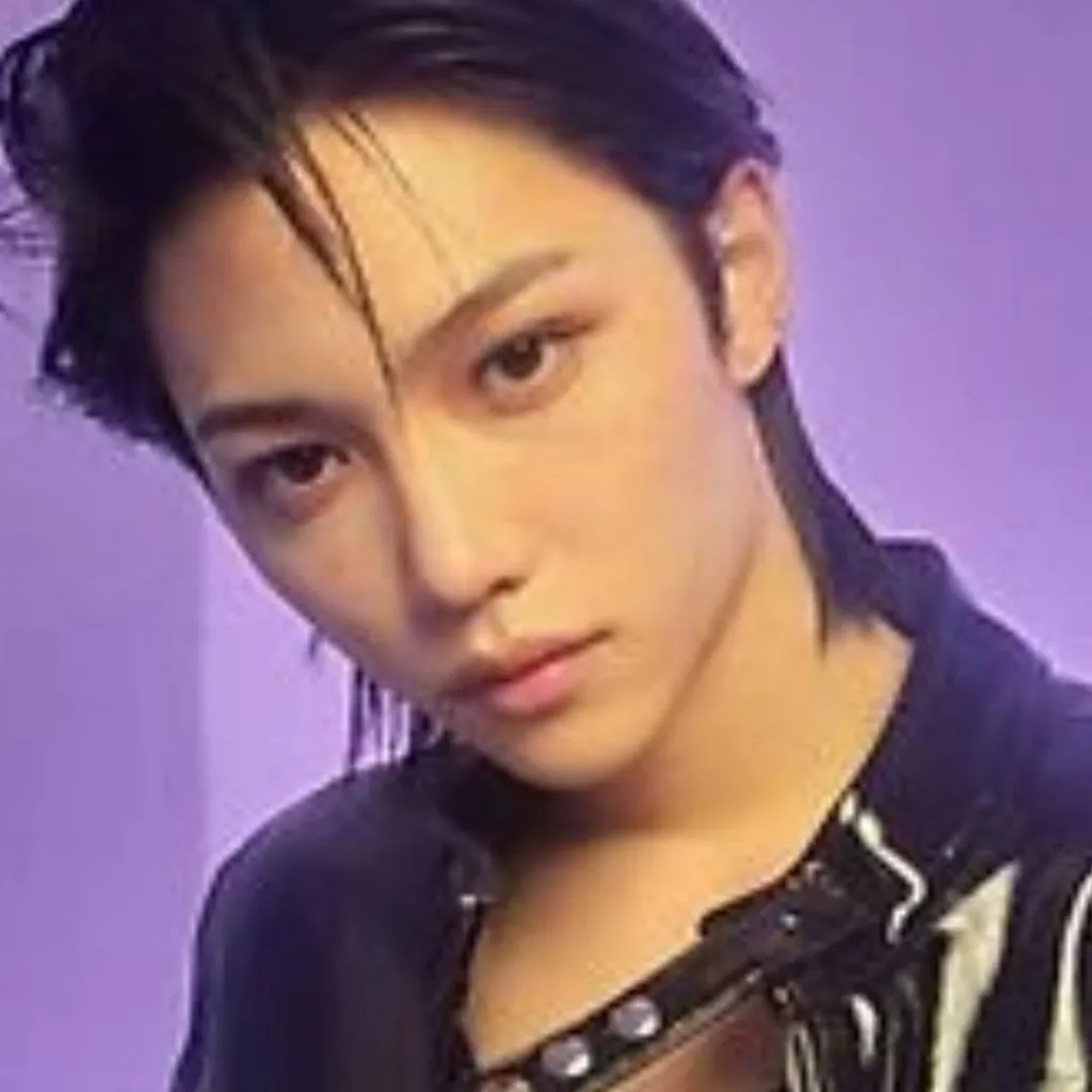 chat with ai character: Félix