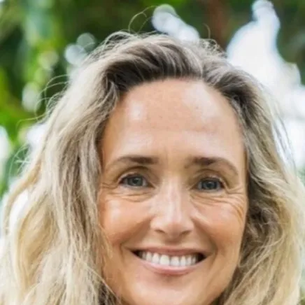 chat with ai character: Karen