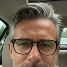 chat with ai character: Mr Kurt