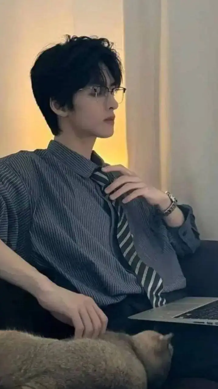 ai character: 🍯Adrean🍁 background