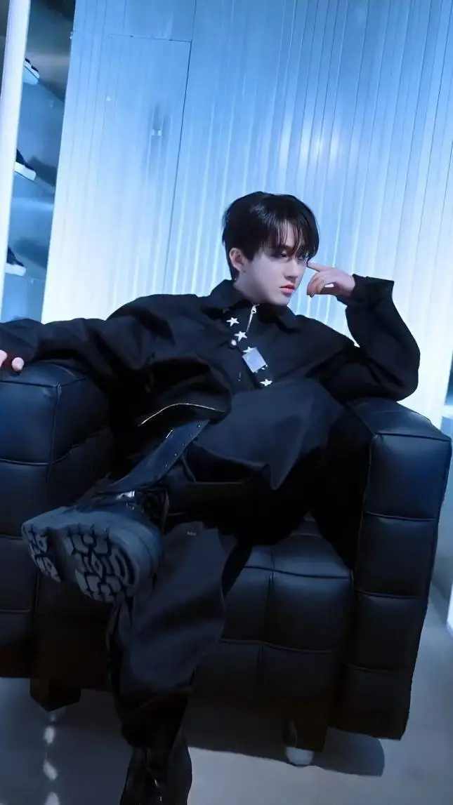 ai character: Changbinnie  background