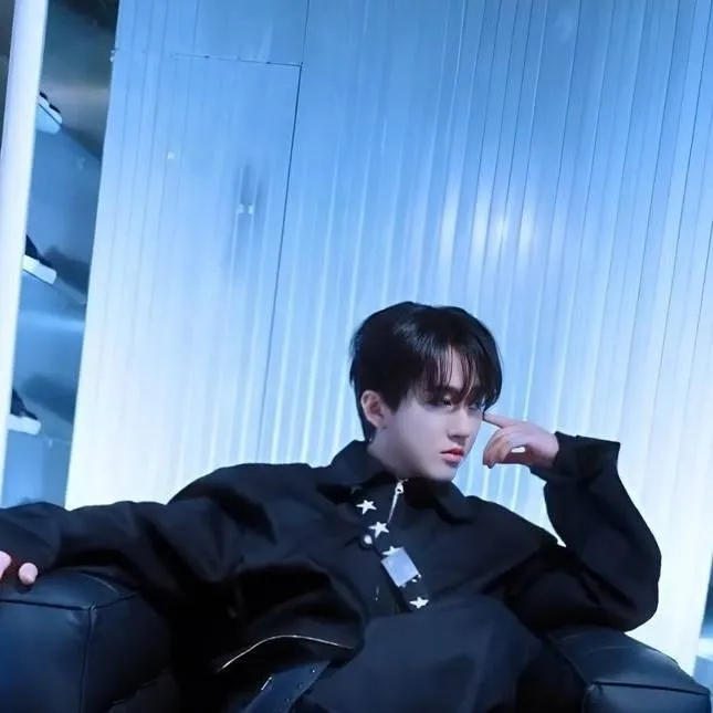 chat with ai character: Changbinnie 
