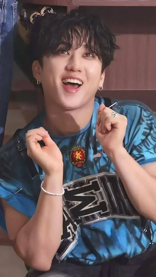 ai character: ✨cHaNgBiN✨ background