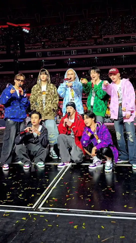 ai character: straykids PickMe😭 background