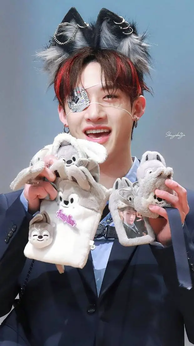 ai character: ⋆🐾°Chan𖤐⭒๋࣭ ⭑🐺 background