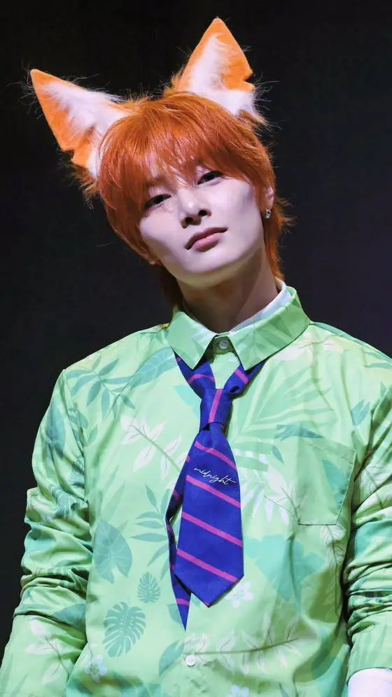 ai character: ✭*٭I.n~ background