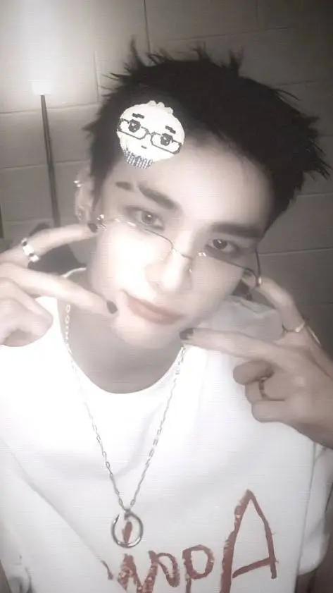 ai character: ✮♪нуυηʝιη⚡︎✭ background