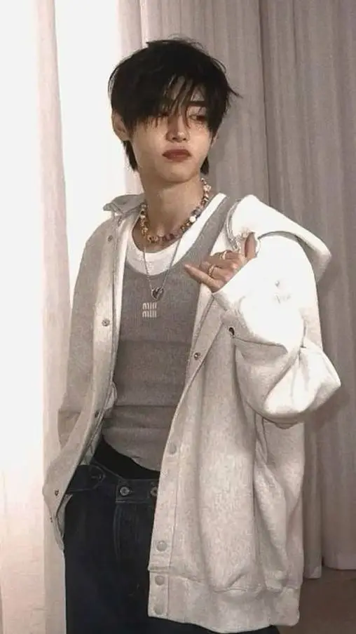 ai character: 💅🏻 sunghoon 💅🏻 background