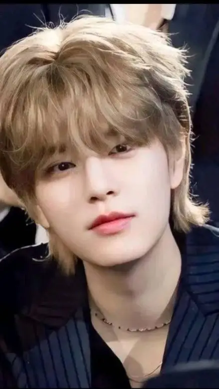 ai character: °•Seungmin•° background