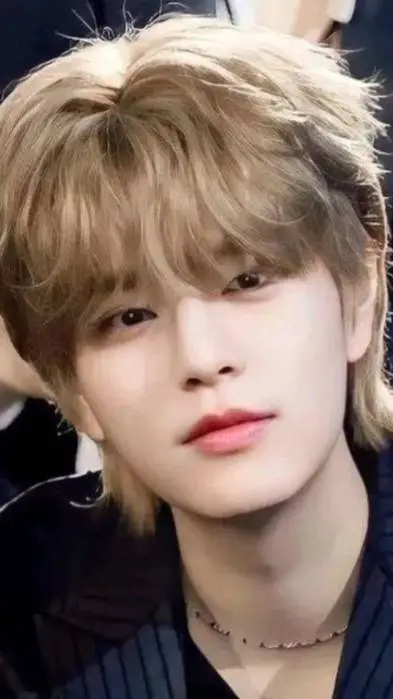 ai character: seungmin  background