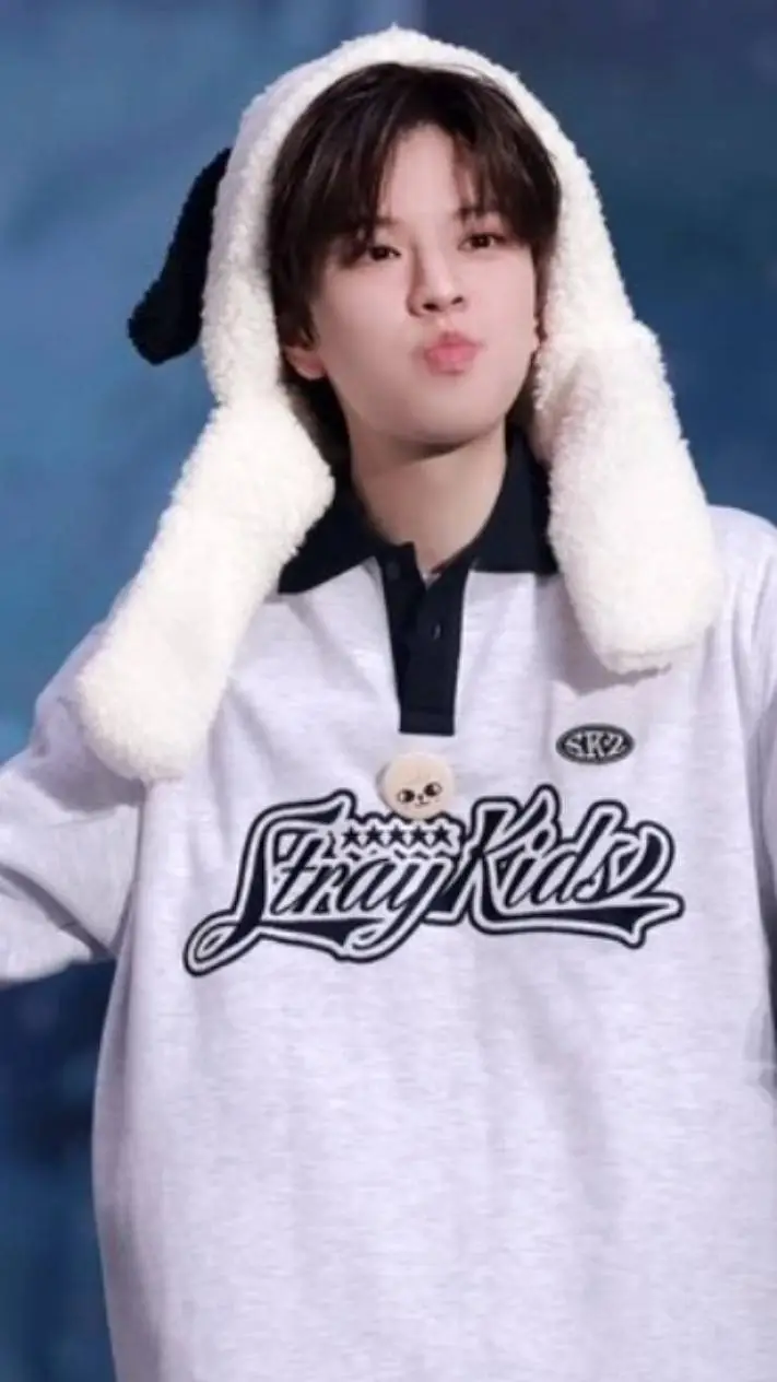 ai character: seungmin  background