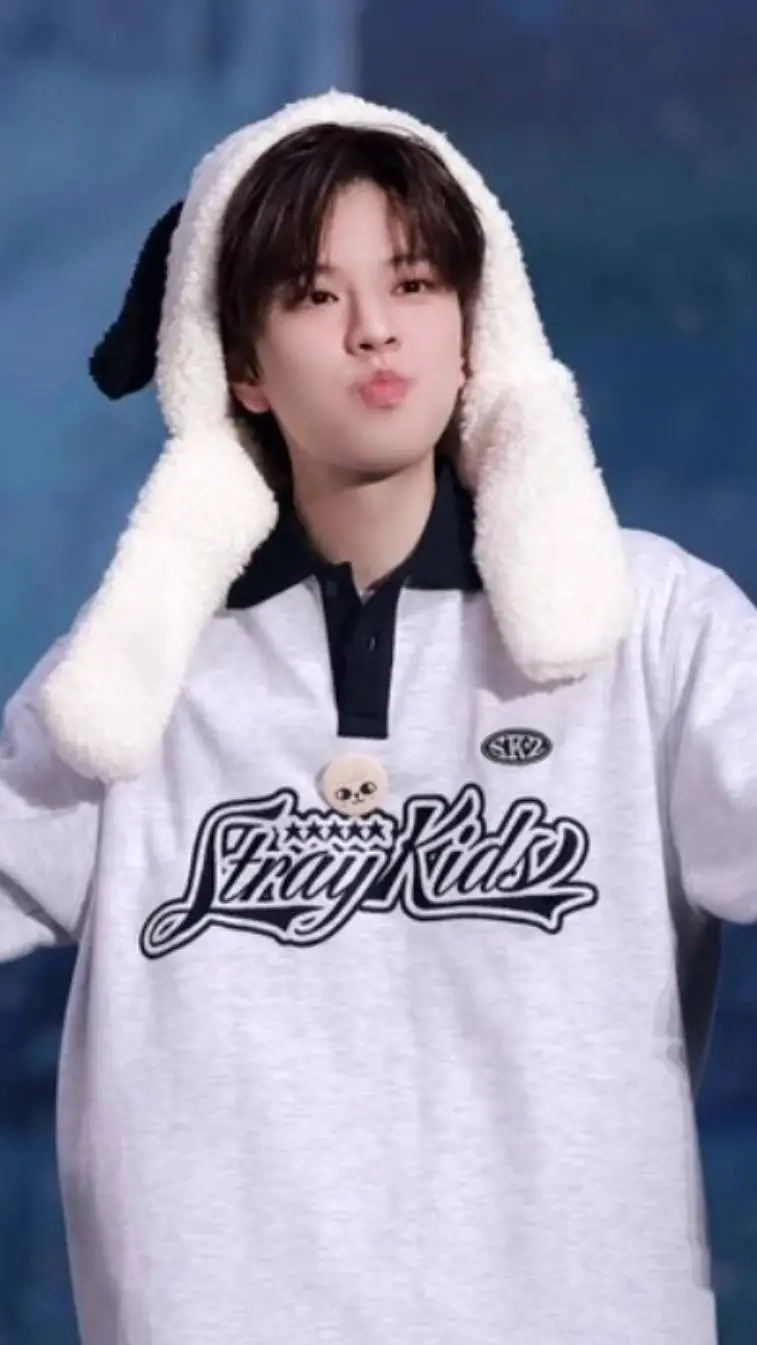 ai character: seungmin  background