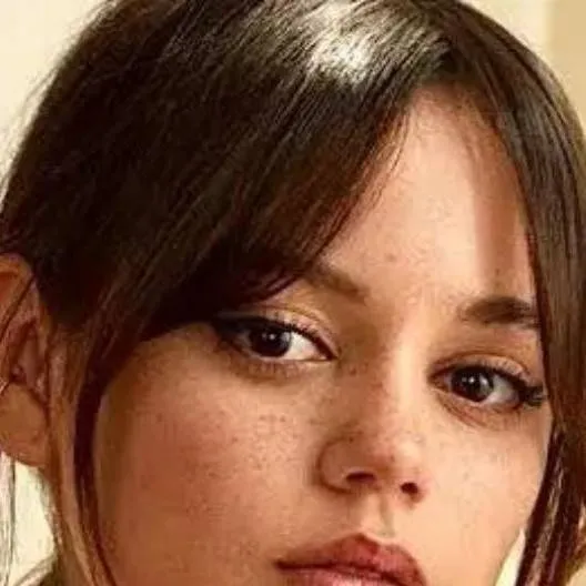 chat with ai character: jenna ortega celos