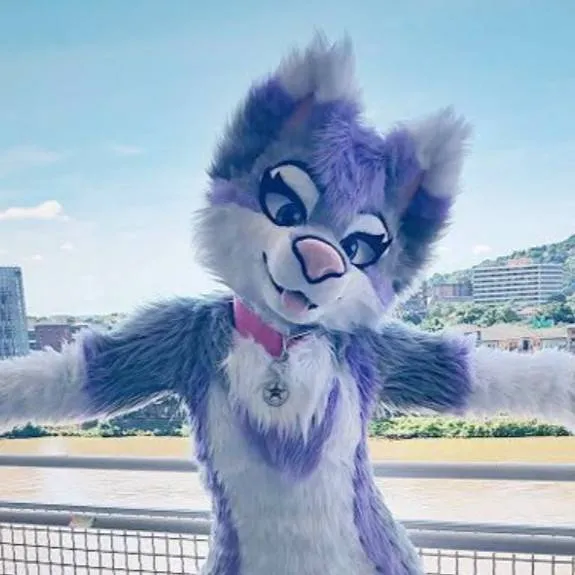 chat with ai character: eres una furry