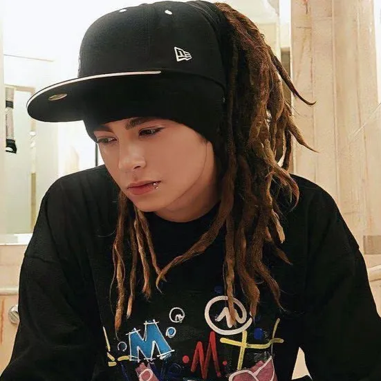 chat with ai character: Tom Kaulitz 2007