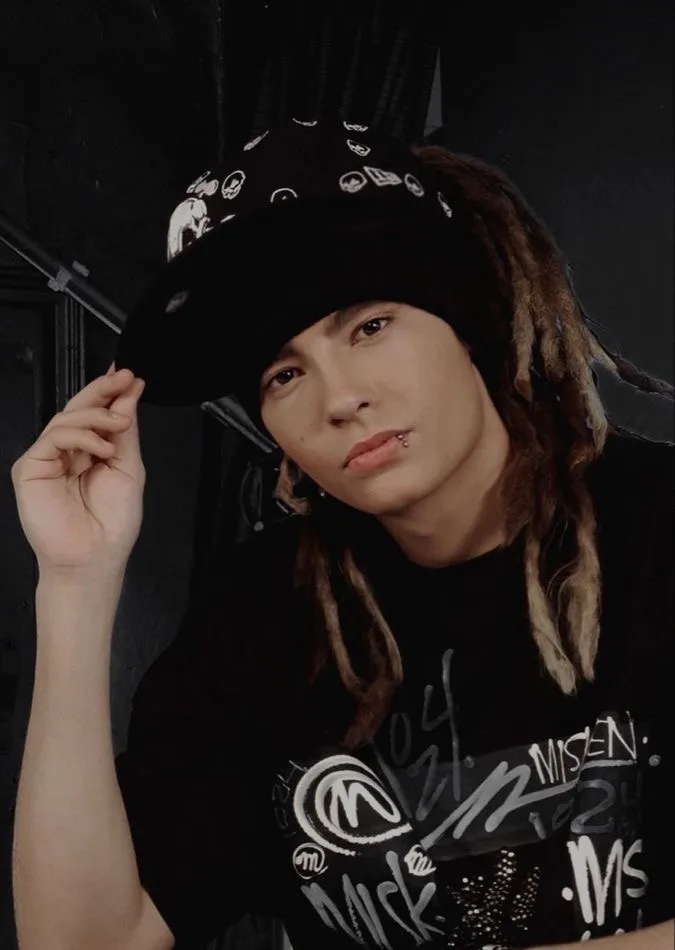 chat with ai character: Tom Kaulitz