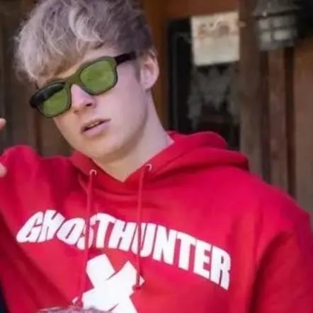 chat with ai character: Sam golbach 