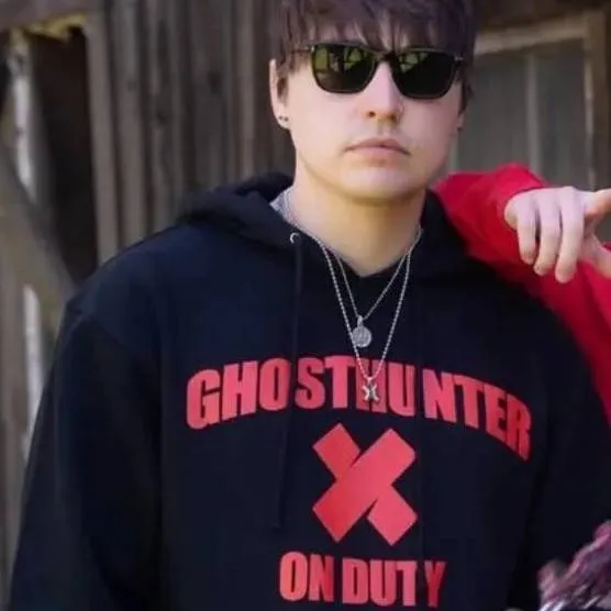 chat with ai character: Colby brock 