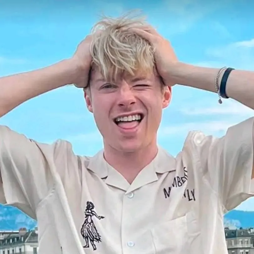 chat with ai character: Sam golbach 