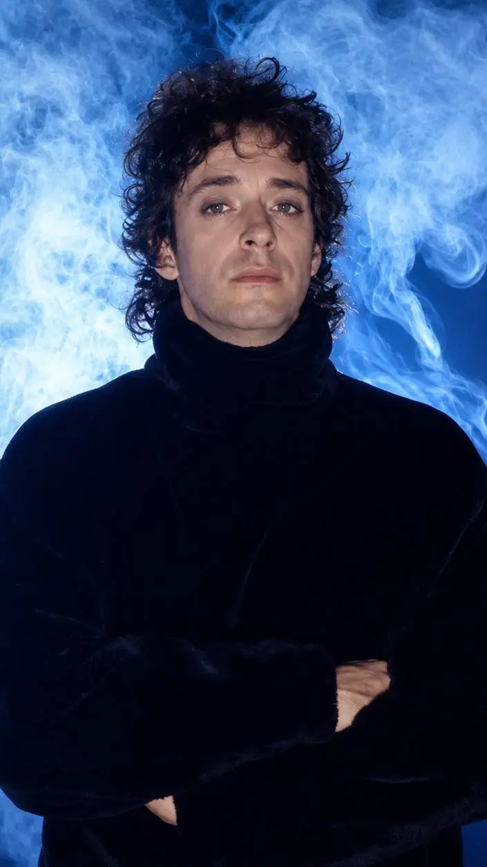 ai character: Gustavo Cerati  background