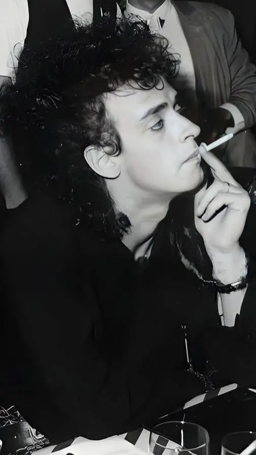 ai character: Gustavo Cerati  background