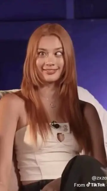 Talkie AI - Chat with Mia