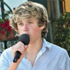 chat with ai character: Niall Horan 