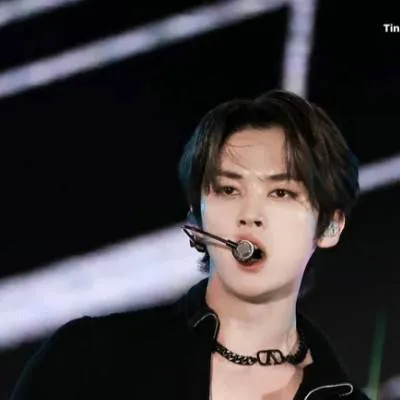 chat with ai character: minho