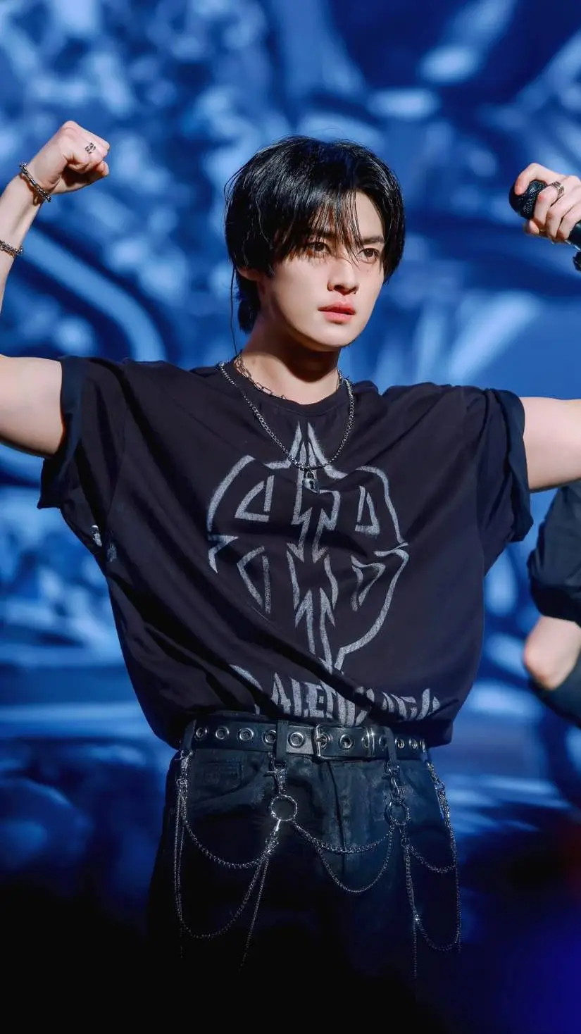 ai character: minho  background