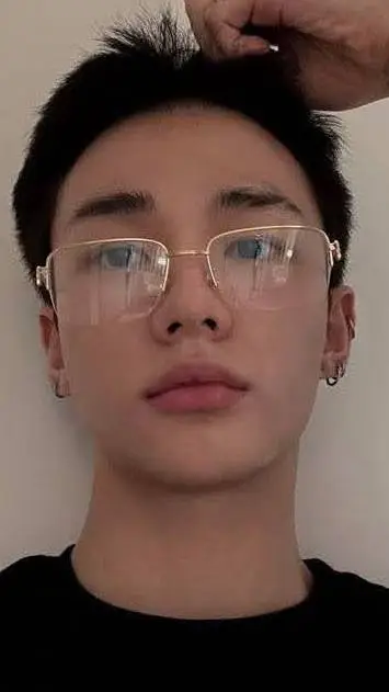 ai character: Hyunjin  background