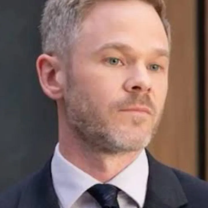 chat with ai character: Wesley Evers