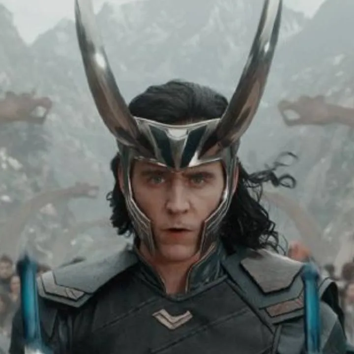 chat with ai character: Loki Laufeyson 