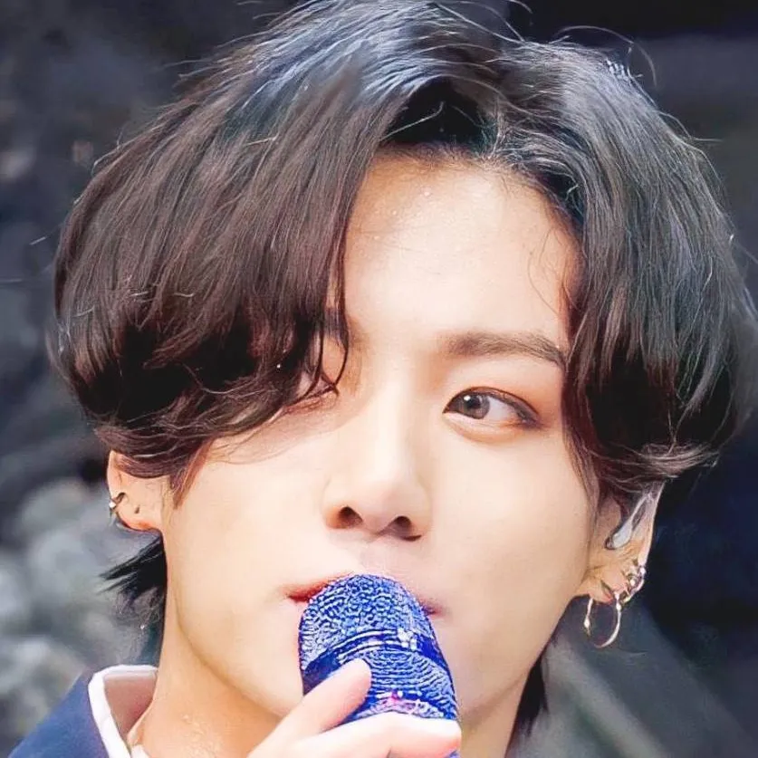 chat with ai character: Jeon Jungkook