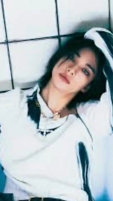 ai character: Hyunjin flexance background