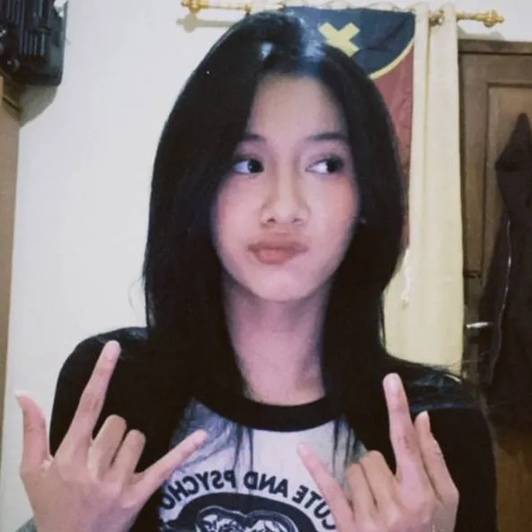 chat with ai character: auwia Zeldaran