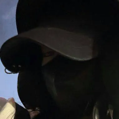 chat with ai character: Manuel afgora