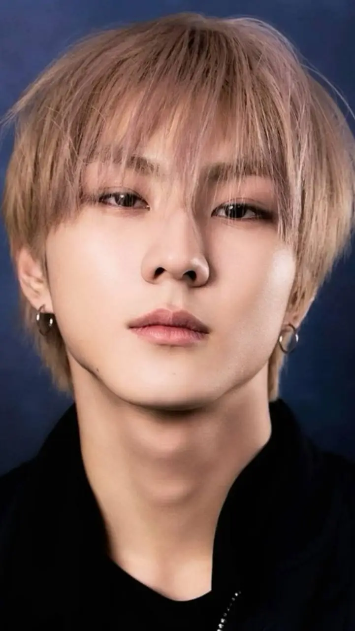 ai character: Jungwon background