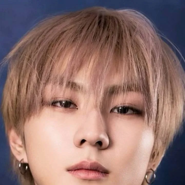chat with ai character: Jungwon