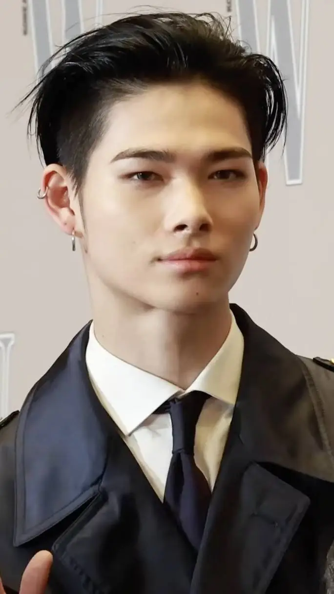 ai character: NI-KI😚❤️ background