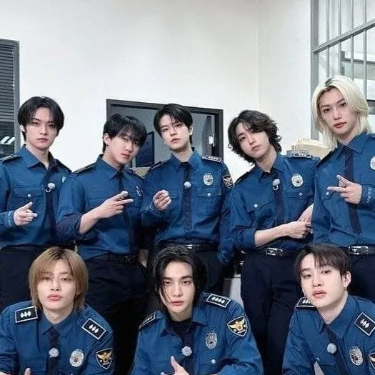 chat with ai character: Skz × KATSEYE