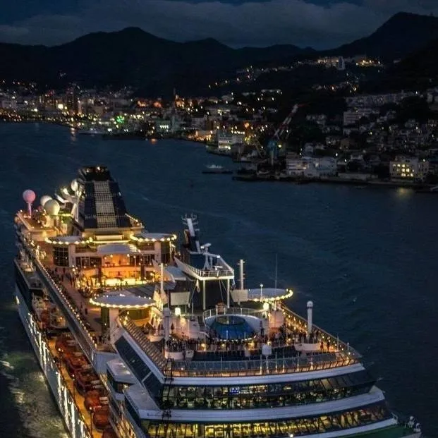 chat with ai character: Hogwarts Boat 🛳💚