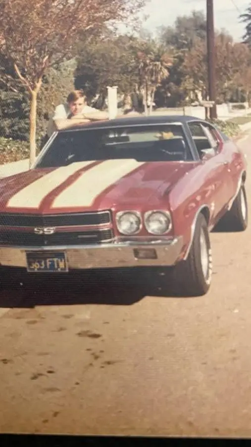 ai character: ST Pool 🏖☎️☀️🥤🛼 background