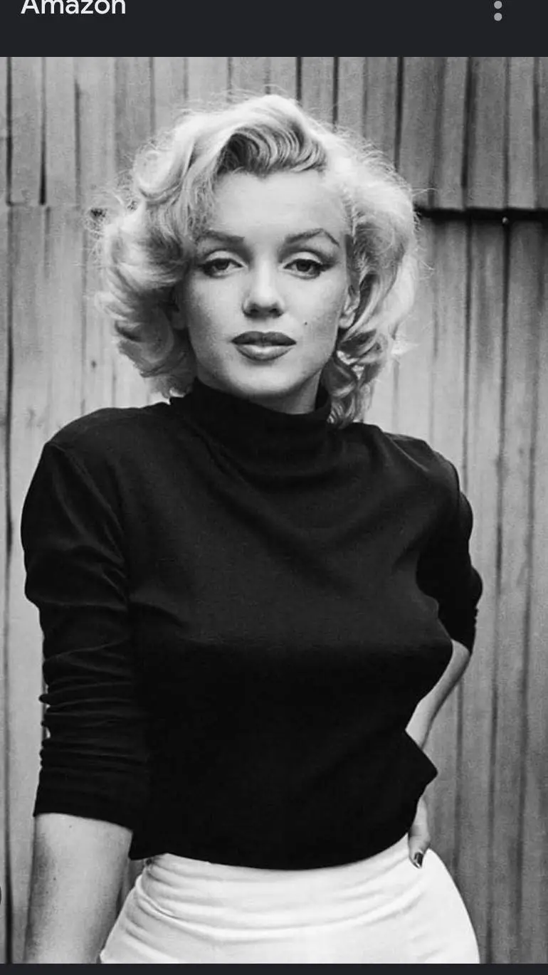 ai character: marilyn monroe  background