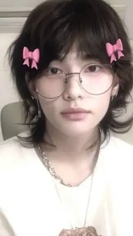 ai character: hyujin background