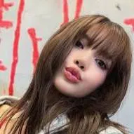 chat with ai character: lisa