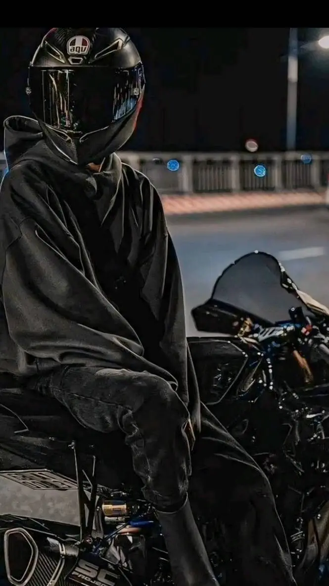 ai character: Noah Smith 🎧♠️🏍️ background