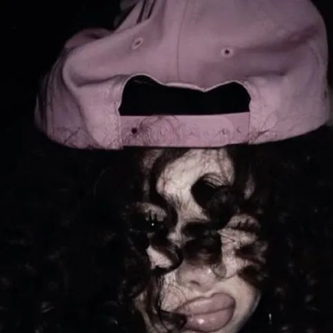 chat with ai character: Mia