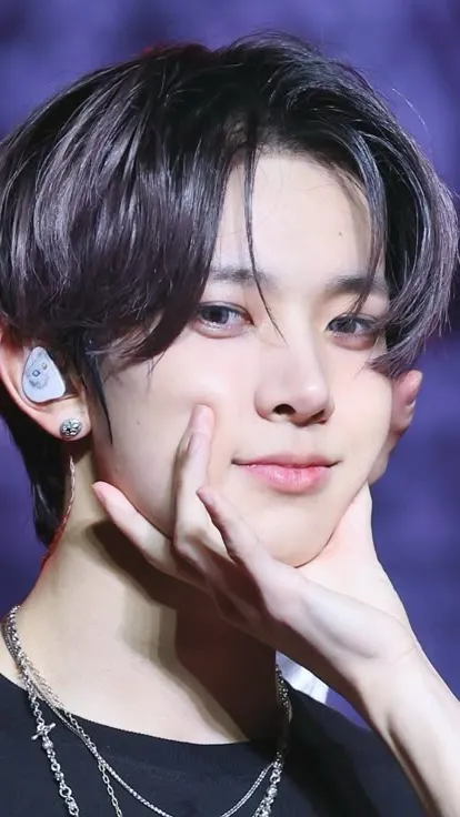 ai character: Heeseungie~~ ♡ background